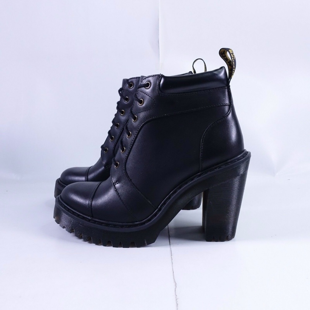 NEW Dr. Martens Averil Ankle Booties 23928001 Black